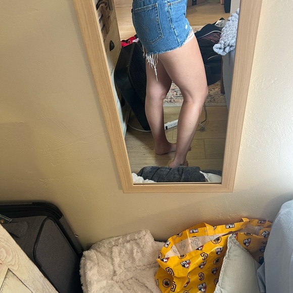 Levi dark wash shorts - Picture 4 of 4